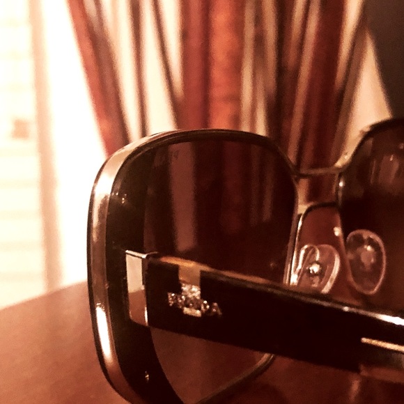 Prada sunglasses 😎 - Picture 4 of 4